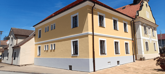 Radnice B|orovany Herbol Silikat FassadenFinish
